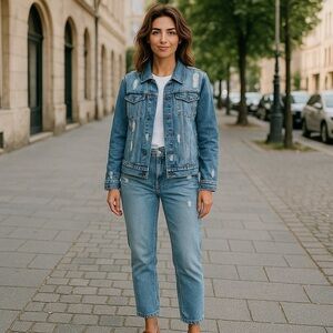 Thread & Supply Women’s L Distressed Faded Blue Denim Jacket 100% Cotton Trucker